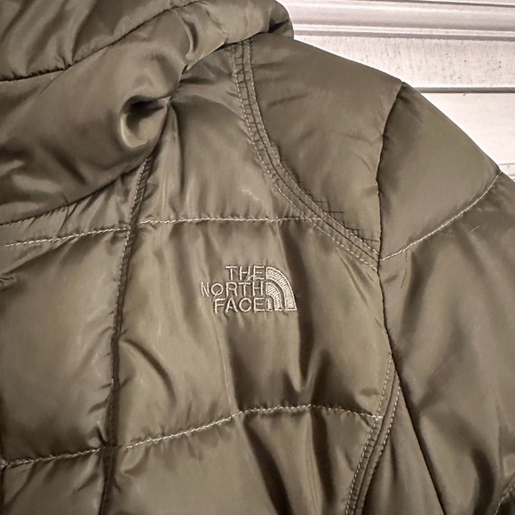 The North Face Women’s down parka Size Medium - Picture 3 of 10